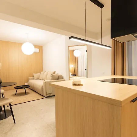 Royalton Apartment *