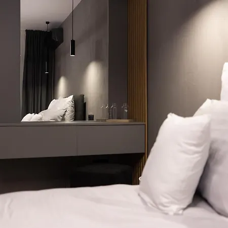 Royalton Apartment *