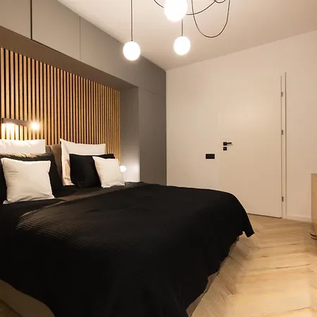 Royalton Apartment *